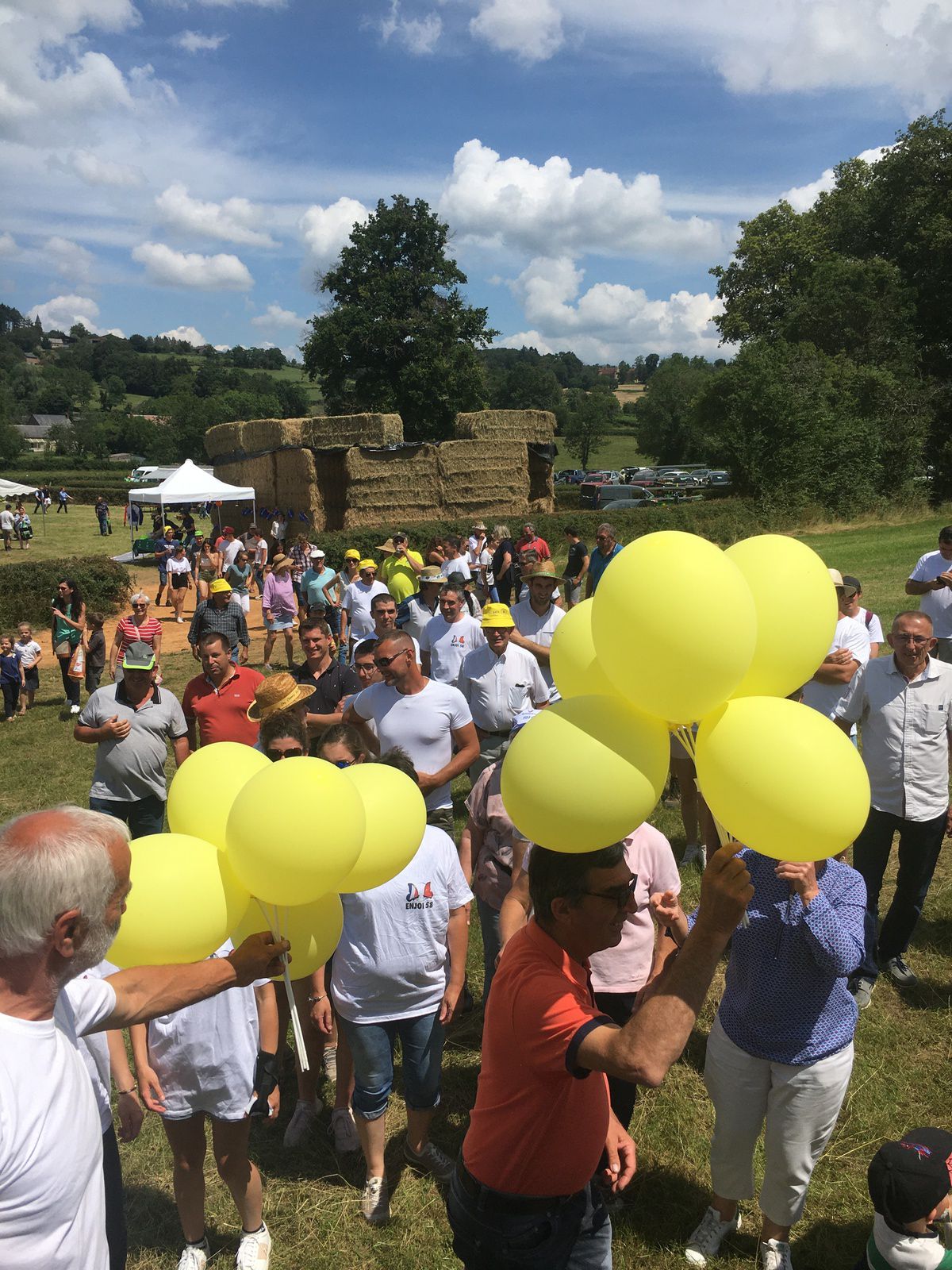 Le tour de France est passée par la Nièvre  Découvrez le panoramique réalisé par nos agriculteurs pour cette occasion   Votez pour tenter de gagner un WE d'une valeur de 500€ et un maillot jaune !  https://fnsea.fr/jeu-concou
