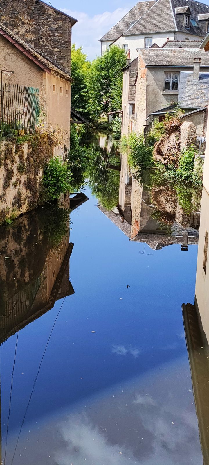 Voici avec beaucoup de retard, veuillez nous en excuser,  les 6 photos selectionnées pour le concours photos qui a eu lieu du 1er Mai au 15 Août 2023. Le Garat et ses reflets avait gagné le 1er prix. Merci à toutes et tous de votre participation.