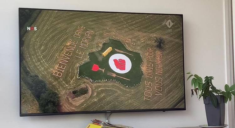 Le tour de France est passée par la Nièvre  Découvrez le panoramique réalisé par nos agriculteurs pour cette occasion   Votez pour tenter de gagner un WE d'une valeur de 500€ et un maillot jaune !  https://fnsea.fr/jeu-concou